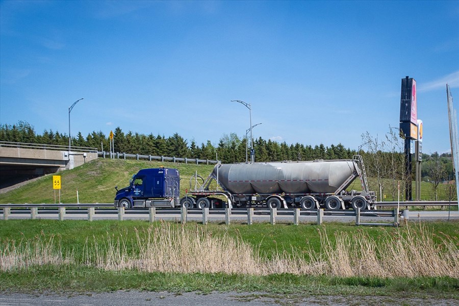 Incendie dans la roue d’un poids lourd sur l’autoroute 20 