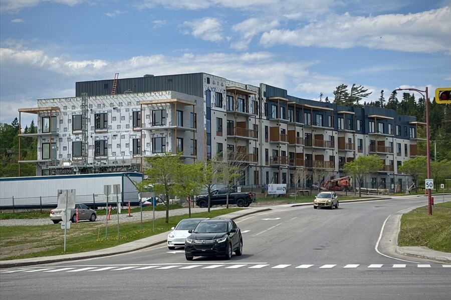 D’imposants chantiers à l’arrêt, des locataires inquiets 