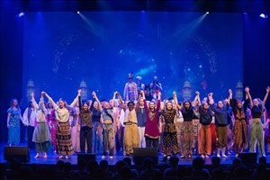 Explosion de couleurs et de magie à la comédie musicale «Aladdin»