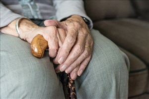 L’OMS lutte contre les abus envers les aînés 