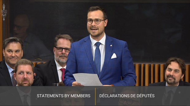 Le député Maxime Blanchette-Joncas rend un vibrant hommage à Victor-Lévy Beaulieu 
