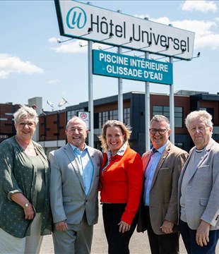  Agrandissement du centre de congrès de l'hôtel Universel et construction d'un nouvel hôtel